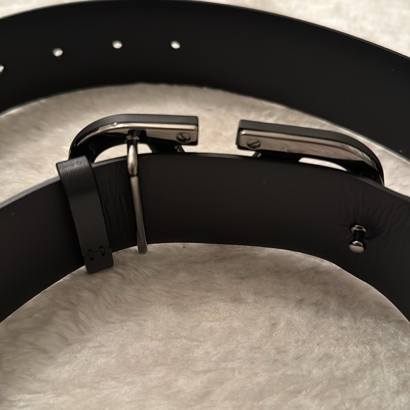 NEW….Valentino Belt - Picture 2 of 5